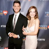 Michael Buble dan Luisana Lipolitao menyambut anak ketiganya. (instagram/michaelbuble)