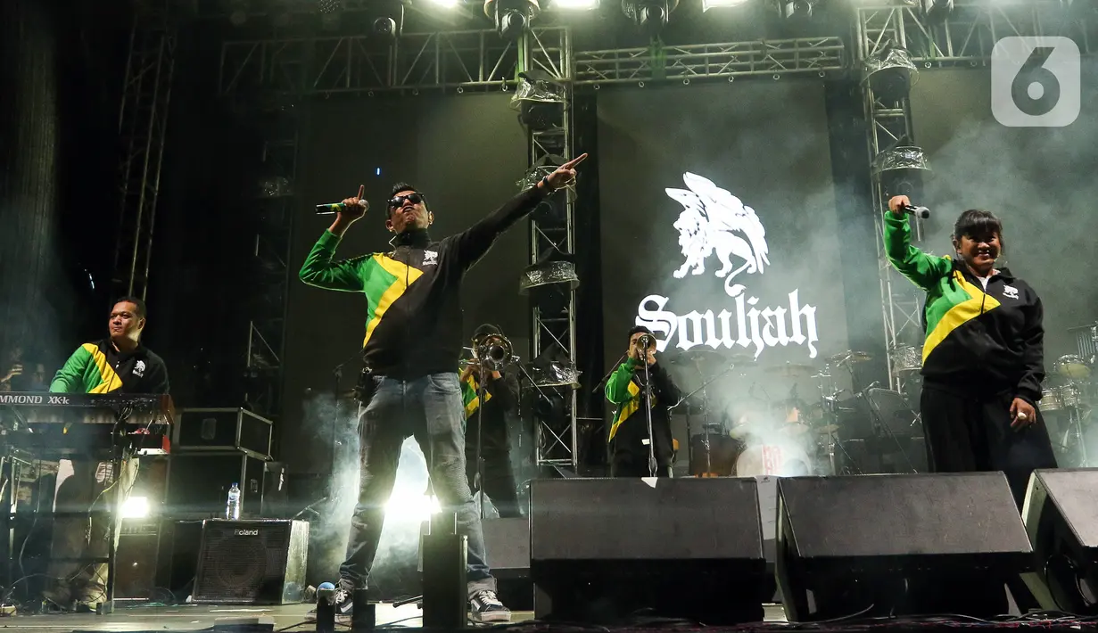 Souljah membawakan sejumlah lagu hits mereka seperti 'Bilang I Love You', 'I'm Free', dan 'Bersamamu'. (Liputan6.com/Herman Zakharia)