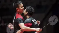 Perwakilan ketiga adalah pasangan unggulan kedua, Mohammad Ahsan/Hendra Setiawan. Peringkat kedua BWF ini mengalahkan Liu Cheng/Zhang Nan (Cina) dengan 19-21, 21-17 dan 21-14. Mereka akan jumpa unggulan ke-7 Kim Astrup/Anders Skaarup Rasmussen (Denmark). (AFP/STR)