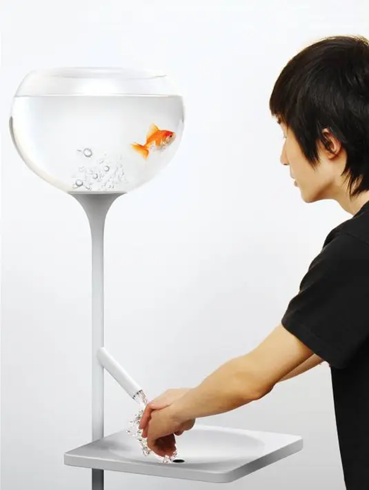 Poor Little Fishbowl merupakan wastafel dari konsep desainer asal Cina Yan Lu dimana wastafel ini menggambarkan betapa pentingnya untuk menghemat air, Apabila air terlalu banyak dipakai maka ikan yang didalamnya akan ikut terbawa arus. (Wordpress.com)