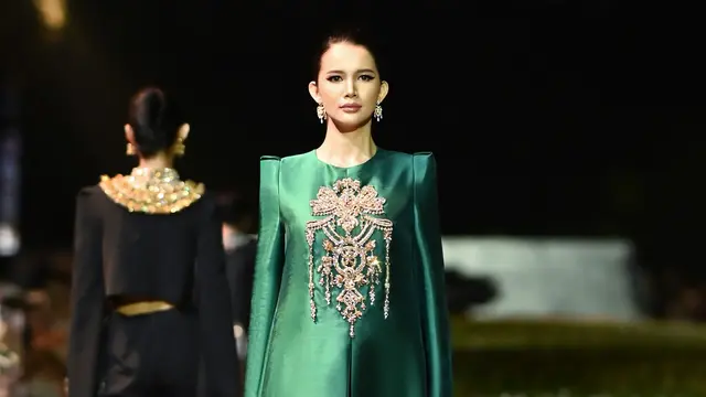 Kala Pelataran Candi Borobudur Disulap Jadi Panggung Runway Sepanjang 125 Meter, Hadirkan Koleksi Raya