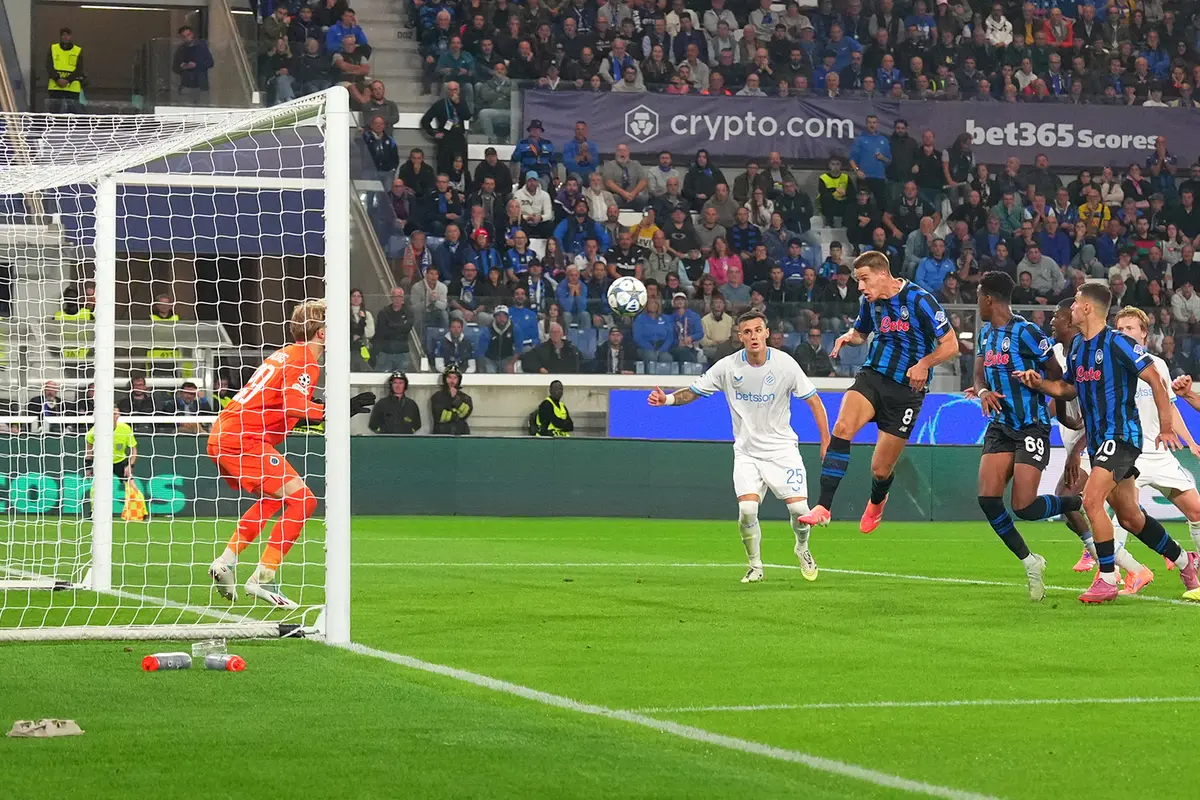 Mario Pasalic mencetak gol di laga Atalanta vs Club Brugge di matchday 2 league phase Liga Champions 2025/2026 di Gewiss Stadium, Selasa (30/09/2025) dini hari WIB. (Spada/LaPresse via AP)