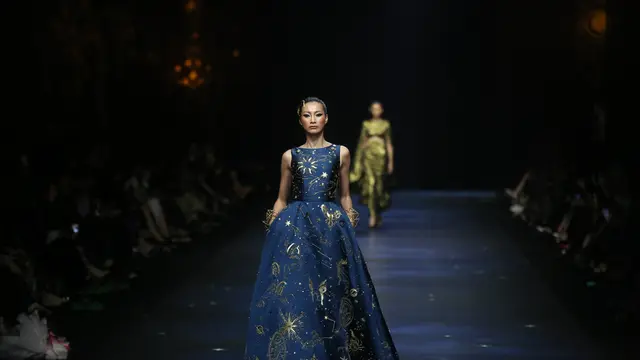 The Sign, Semesta Fashion Diwarnai Sebastian Gunawan dengan Suguhan Magis Dunia Astrologi