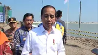 Presiden Joko Widodo (Jokowi) mengunjungi Kampung Nelayan di Tambak Lorok. (Biro Pers Kepresidenan).