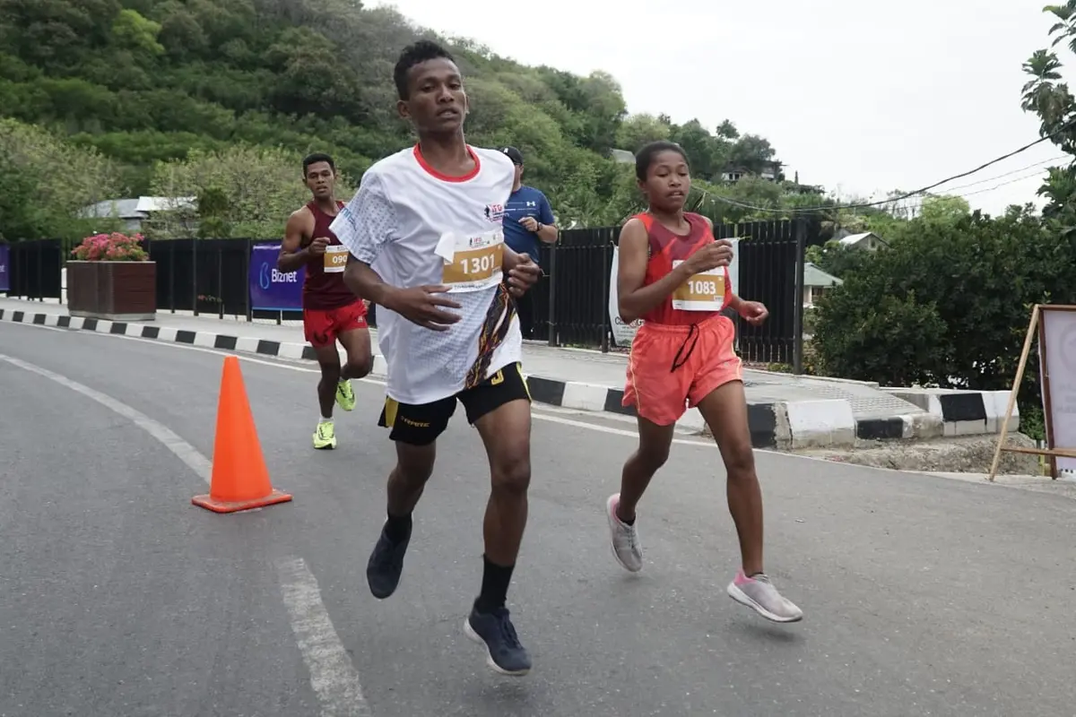 Aksi peserta Labuan Bajo Marathon 2022