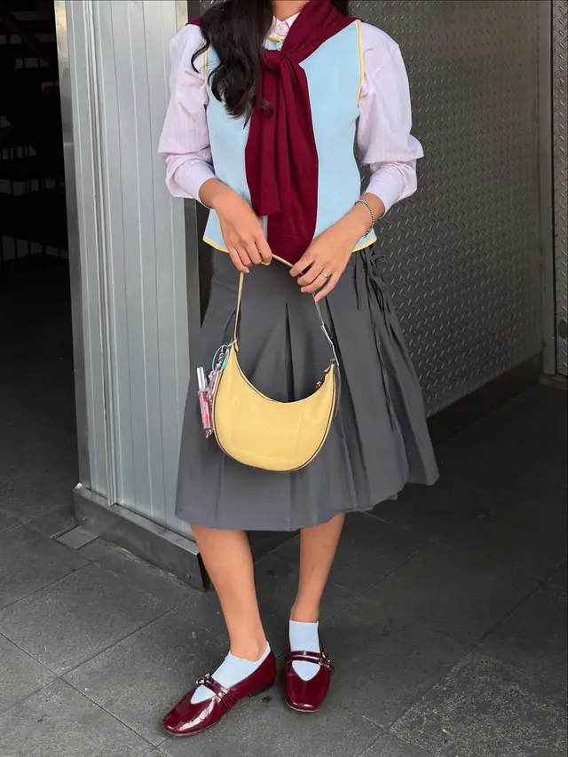 Inspirasi Padu Padan Sepatu Mary Jane Merah ala Amanda Rawles dan Tissa Biani