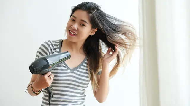 Perawatan Harian yang Cocok untuk Rambut Rontok dan Kering - 3