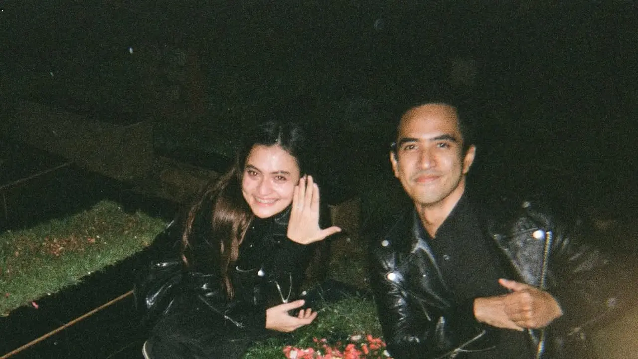 6 Potret Bintang FTV Rachquel Nesia Dilamar Kekasih di Makam Ayah, Tak Terlupakan