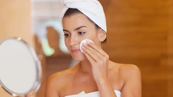 Make up mata waterproof susah hilang/copyright: thinkstockphotos.com