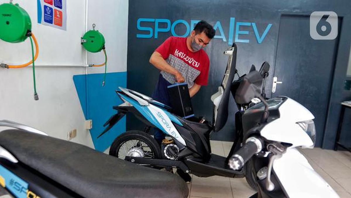 Jangan Nekat, Ini Risiko Motor Listrik Jika Terendam Air dan Banjir