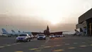 Deretan mobil BMW M2 menghiasi First Class Flying Experience dalam program penjualan inovatif dari THE NEW 7 dan peluncuran Pesawat Garuda Indonesia Airbus 330-900 neo di Bandara Soetta Tangerang, (27/11/2019). (Liputan6.com/HO/Ismail)