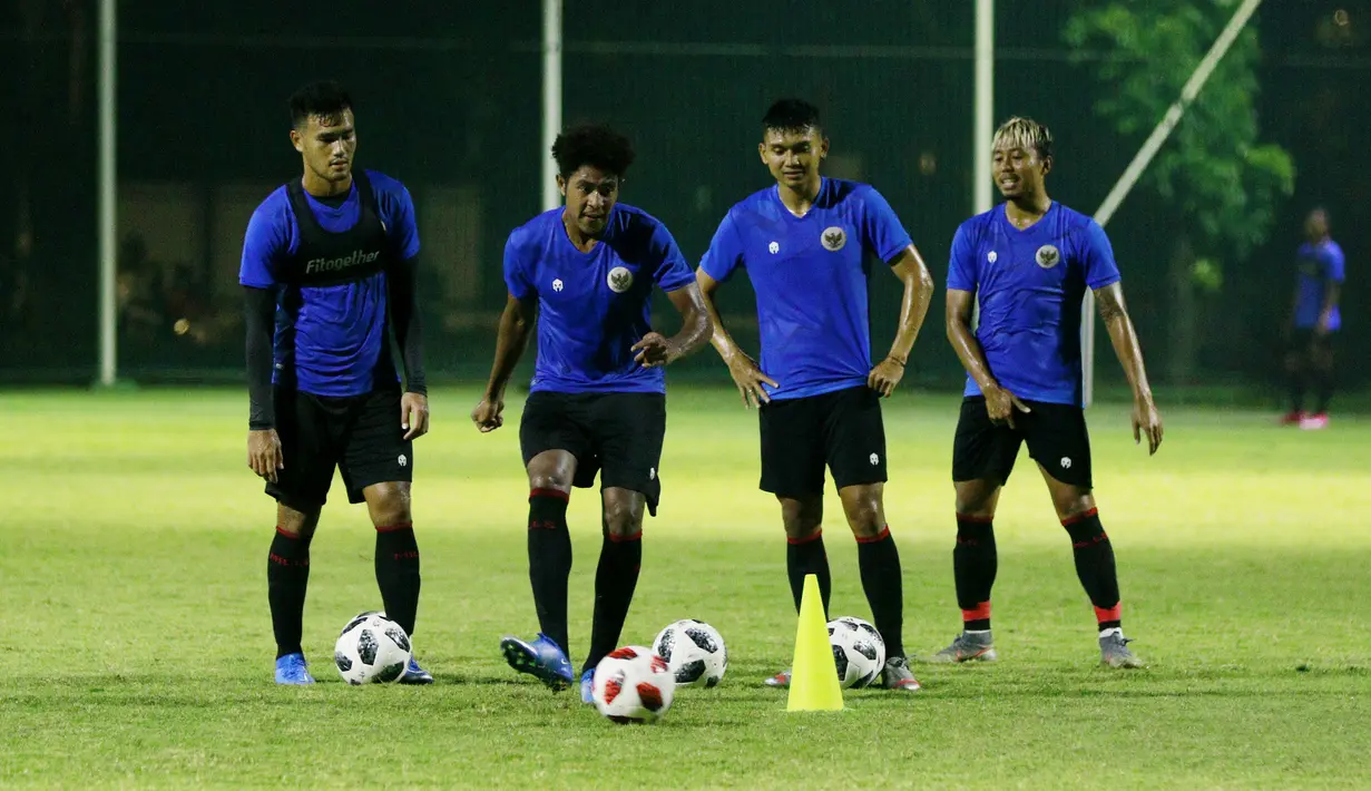 Braif Fatari (dua kiri) tak ingin mengecewakan kesempatan yang diberikan pelatih Shin Tae-yong bagi dirinya dan juga rekan setim. (Foto: Bola.com/M Iqbal Ichsan)