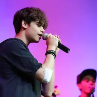 Semenjak menetap di Indonesia selama sebulan kedepan, Harris J sudah mendapatkan khazanah baru. (Nurwahyunan/Bintang.com)