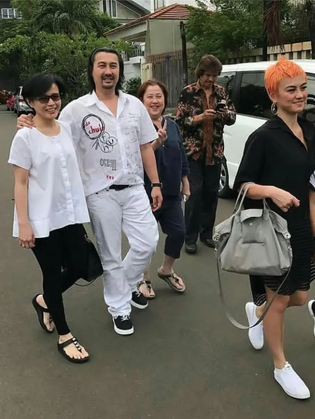 Momen kebersamaan Agnez Mo dan Jenny Siswono
