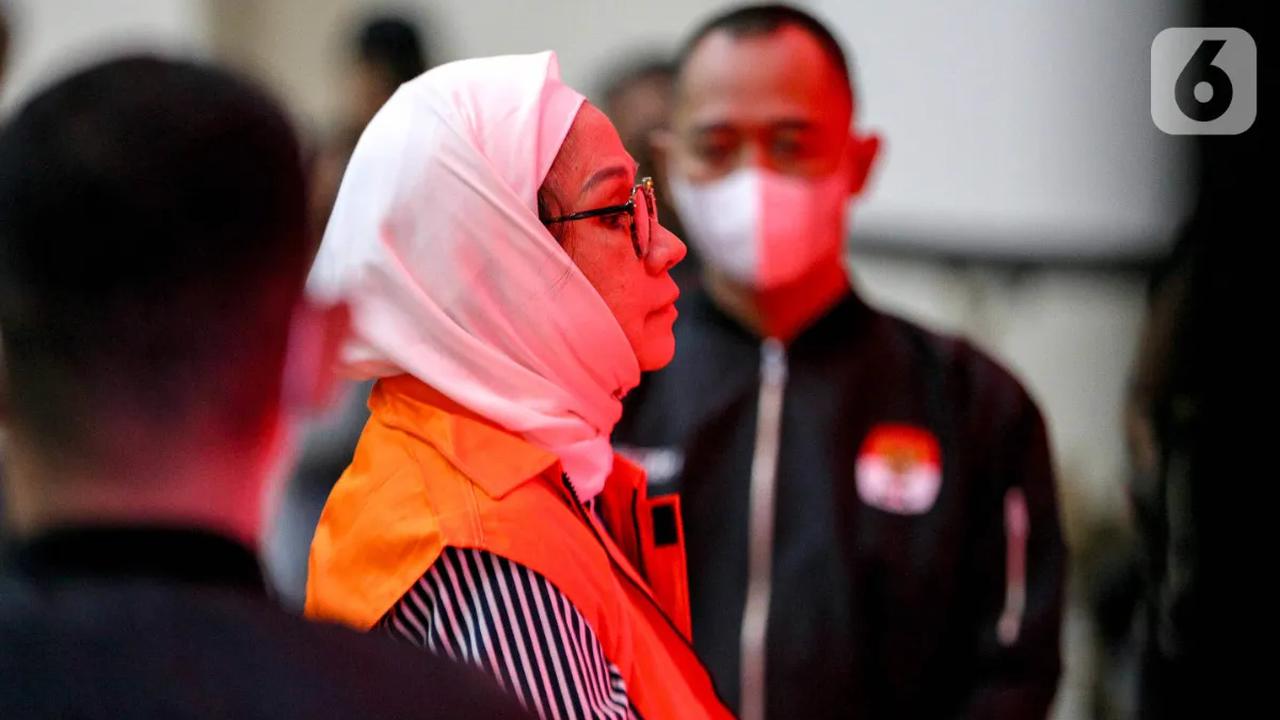 KPK menetapkan mantan Direktur Utama PT Pertamina (Persero) Galaila Karen Kardinah alias Karen Agustiawan sebagai tersangka kasus dugaan korupsi pengadaan gas alam cair atau atau liquefied natural gas (LNG) pada PT Pertamina Persero tahun 2011 sampai 2021