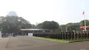Sejumlah calon perwira TNI dan Polri berbaris saat Upacara Prasetya Perwira (Praspa) TNI dan Polri angkatan 2019 di Istana Merdeka, Kamis (16/7/2019). Presiden Joko Widodo (Jokowi) melantik 781 perwira TNI dan Kepolisian Negara Republik Indonesia (Polri). (Liputan6.com/Angga Yuniar)