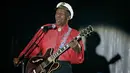 Chuck Berry saat tampil di acara The Domino Effect, konser tribute untuk New Orleans rock and roll musisi Fats Domino, di New Orleans (30/5/2009). Chuck Berry meninggal dunia di usia 90 tahun di Kota St Louis pada Sabtu (18/3/2017). (AP Photo)