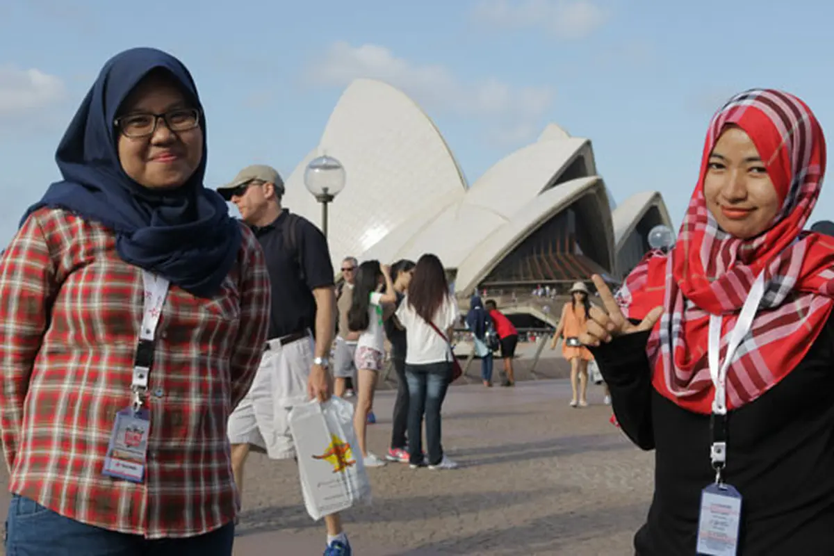 Aktif Berorganisasi Membawa Dhina Ke Sydney