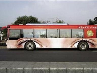 Roda bus ini seakan menjadi bola mata. (Source: pinterest.com)