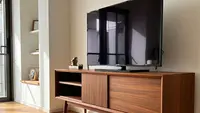 Cara Membuat Meja TV dari Peti Kayu Bekas yang Estetik dan Fungsional