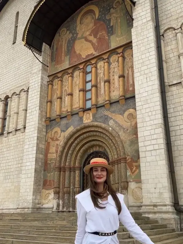7 Potret Luna Maya yang Kini Liburan di Moscow Ini Tampil Curi Perhatian