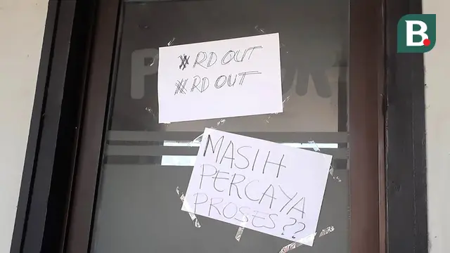 Foto: Klub Kesayangan Terpuruk di BRI Liga 1, Kantor Manajemen Madura United Digeruduk