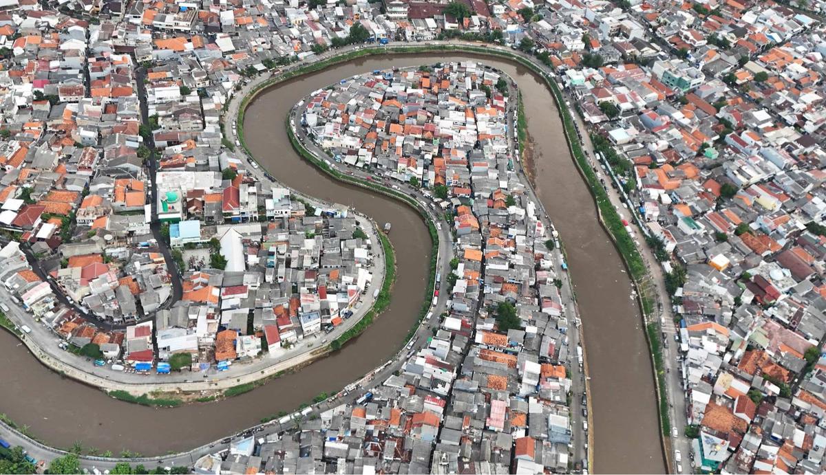 Normalisasi Kali Ciliwung Tersendat