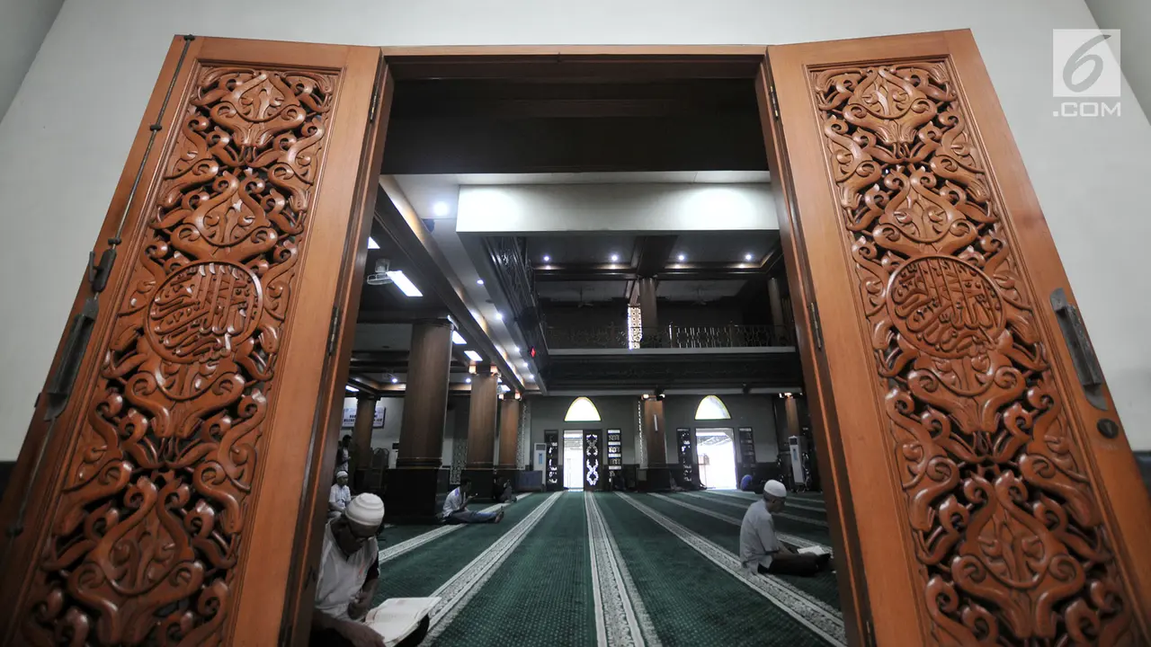 Mengunjungi Masjid Bersejarah Berusia 129 Tahun di Bekasi