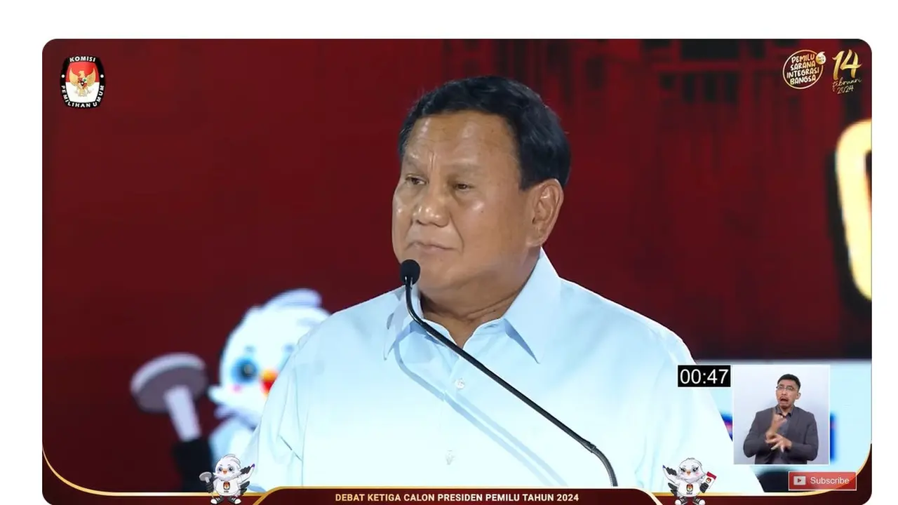 Calon presiden (capres) nomor urut 2 Prabowo Subianto saat debat capres ketiga yang digelar KPU pada Minggu (7/1/2024) di Istora, Senayan, Jakarta.