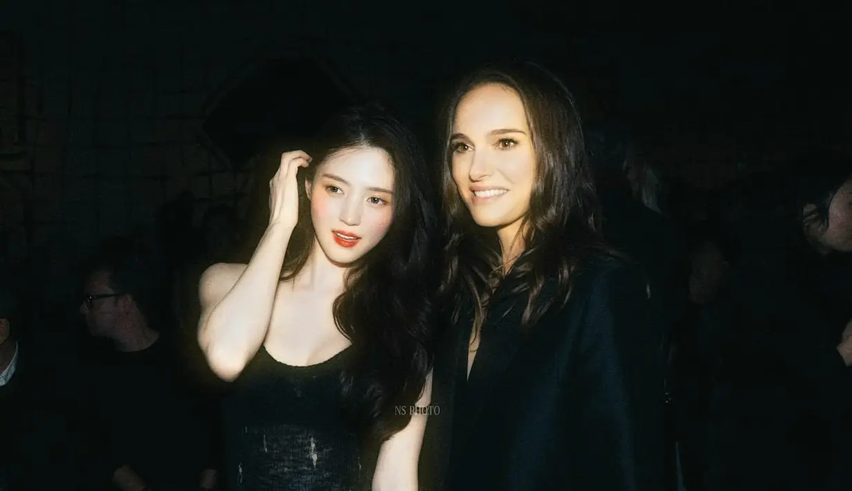 Bersamaan dengan foto tersebut, Han So Hee menulis, “Mimpi menjadi kenyataan”. So Hee meng-highlight kegembiraannya bertemu Natalie Portman. (Foto: Instagram/ xeesoxee)