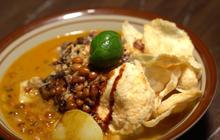 Mencicipi Kuliner Lontong Kari Kebon Karet yang Legendaris di Bandung, Jadi Langganan Para Pejabat