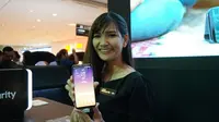 Penjualan perdana Samsung Galaxy S8 dan Galaxy S8 Plus di Grand Indonesia, Jakarta, Jumat (5/5/2017). (Liputan6.com/Agustin Setyo Wardani)