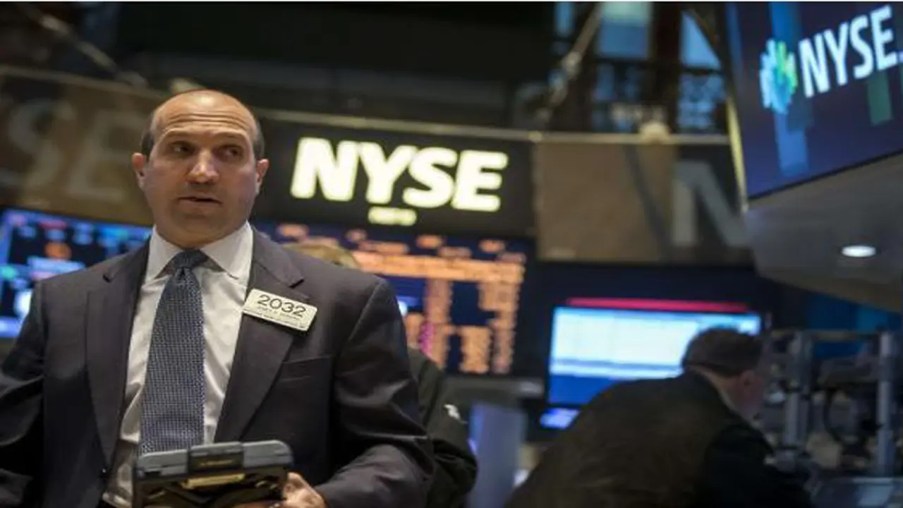 Bursa Saham AS Tertekan Jelang Rilis Laporan Keuangan