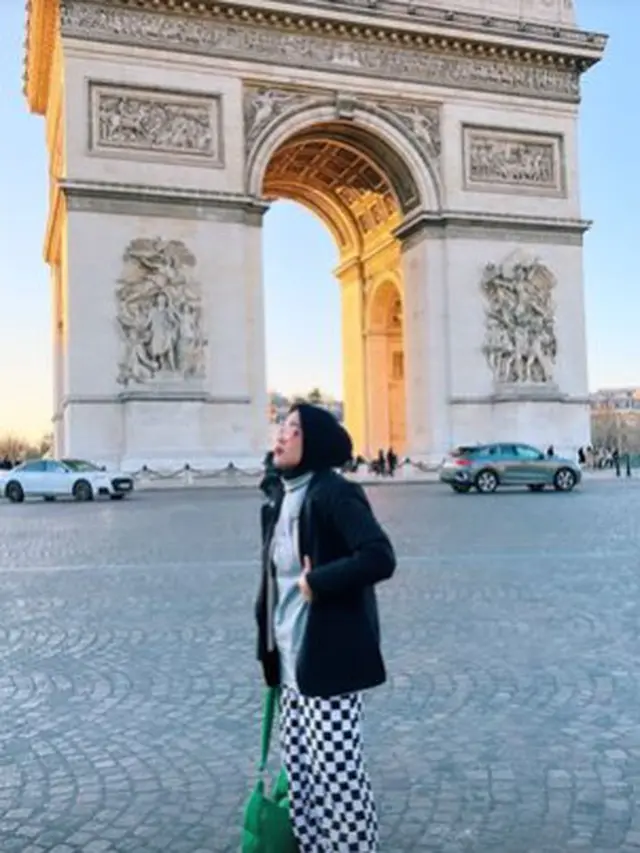 6 Potret Liburan Ririe Fairus di Paris, Impian Sejak Dulu Terwujud
