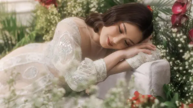7 Pemotretan Karen Vendela Kekasih Boy William dengan Tema Beauty In Paradise