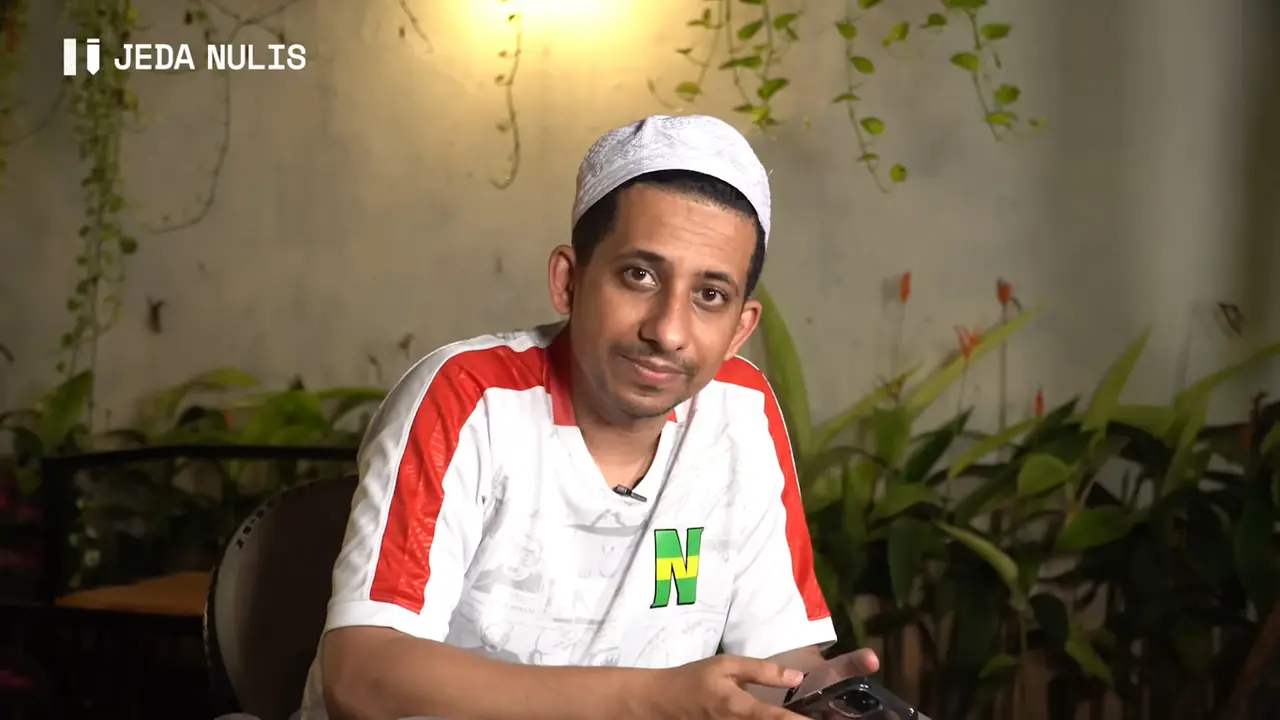 Habib Husein Ja'far Al Hadar atau Habib Jafar