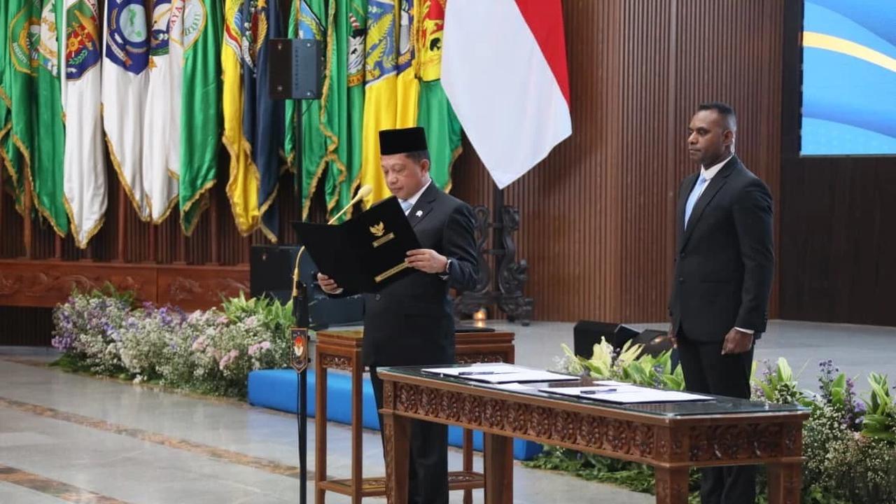 Mendagri Tito Karnavian melantik 15 pejabat pimpinan tinggi pratama dan 34 pejabat administrator di lingkungan Kemendagri