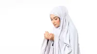 Ilustrasi Melaksanakan Sholat Dhuha Credit: shutterstock.com