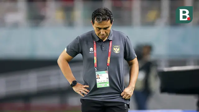 Foto: Ekspresi Tegang Bima Sakti saat Timnas Indonesia U-17 Menahan Gempuran Ekuador di Piala Dunia U-17 2023