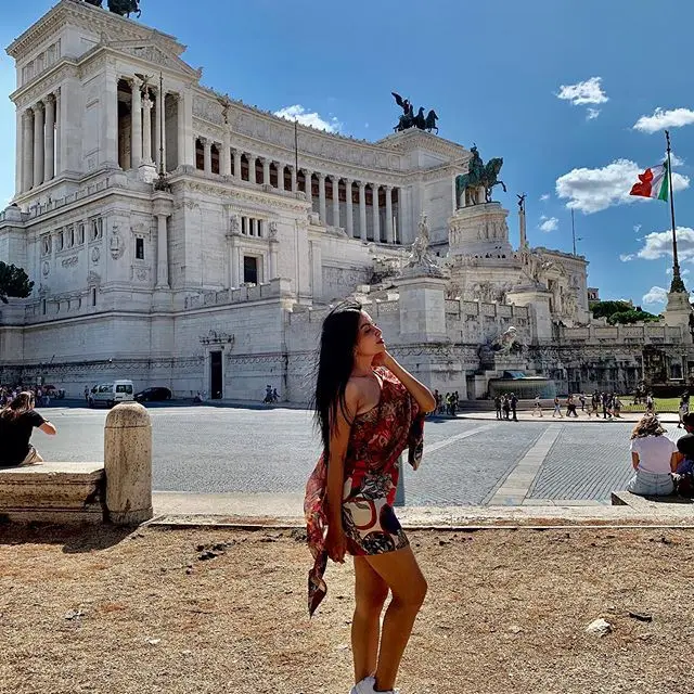 Potret Liburan Five Vi Rachmawati di Roma, Italia