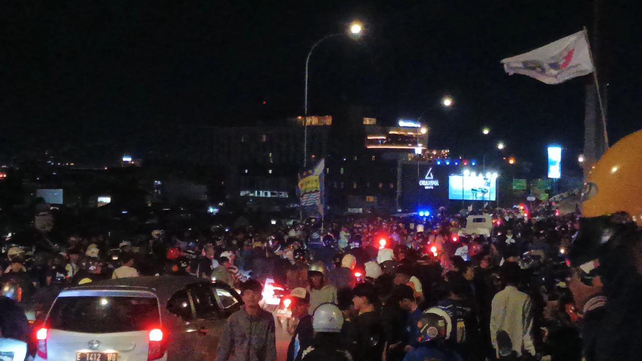 Euforia Bobotoh Tumpah di Fly Over Pasupati Rayakan Persib Jadi Juara Paruh Musim Usai Taklukan Persija
