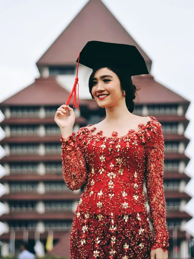 Kebaya Wisuda Febby Rastanty