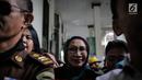 Terdakwa kasus dugaan penyebaran berita bohong, Ratna Sarumpaet meninggalkan PN Jakarta Selatan, seusai menjalani  sidang lanjutan, Selasa (19/3). Sidang Ratna Sarumpaet mengagendakan pembacaan putusan sela dari majelis hakim. (Liputan6.com/Faizal Fanani)
