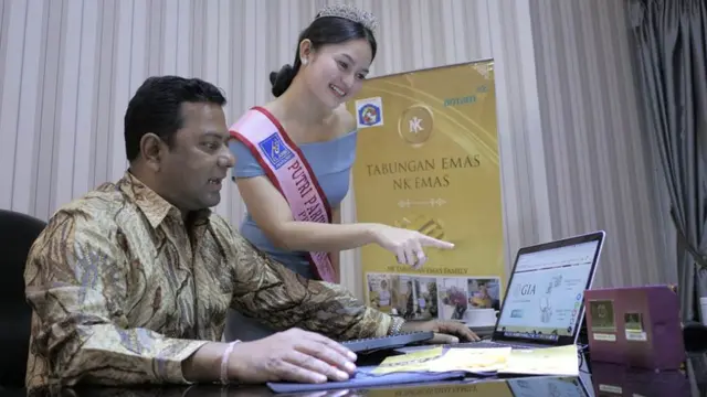 Navin Kumar Akar(Direktur Utama NK Jewelry dan Nadya Indry(Putri Pariwisata Banten 2019)