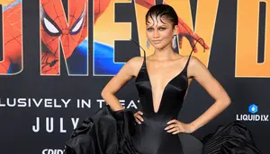 Zendaya Jadi Wajah Baru Prada Beauty, Pesonanya Pancarkan Feminitas Modern yang Elegan