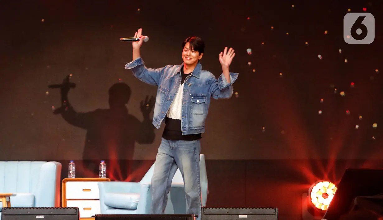 Aktor Korea Selatan Kim Mingue menggelar fanmeeting bertajuk SMILE with Kim Mingue di The Kasablanka Hall,  Sabtu (17/6/2023). (Liputan6.com/Angga Yuniar)