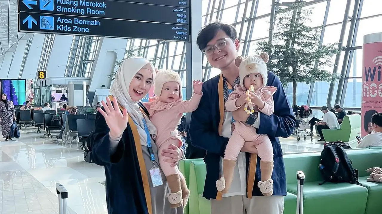 Annisa Rahma dan keluarganya berangkat umrah. (Instagram/ anisarahma_12 -  https://www.instagram.com/p/CxABs4hyWnq/?igshid=MTc4MmM1YmI2Ng)