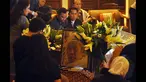 Suasana haru tampak terlihat di kediaman pengusaha Bob Sadino di bilangan Cirendeu, Jakarta, Senin (19/1/2015). (Liputan6.com/Miftahul Hayat)