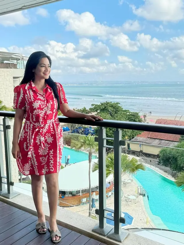 Pilihan Outfit Santai yang Tetap Elegan dan Ageless ala Titi Kamal (Instagram/@titi_kamall)
