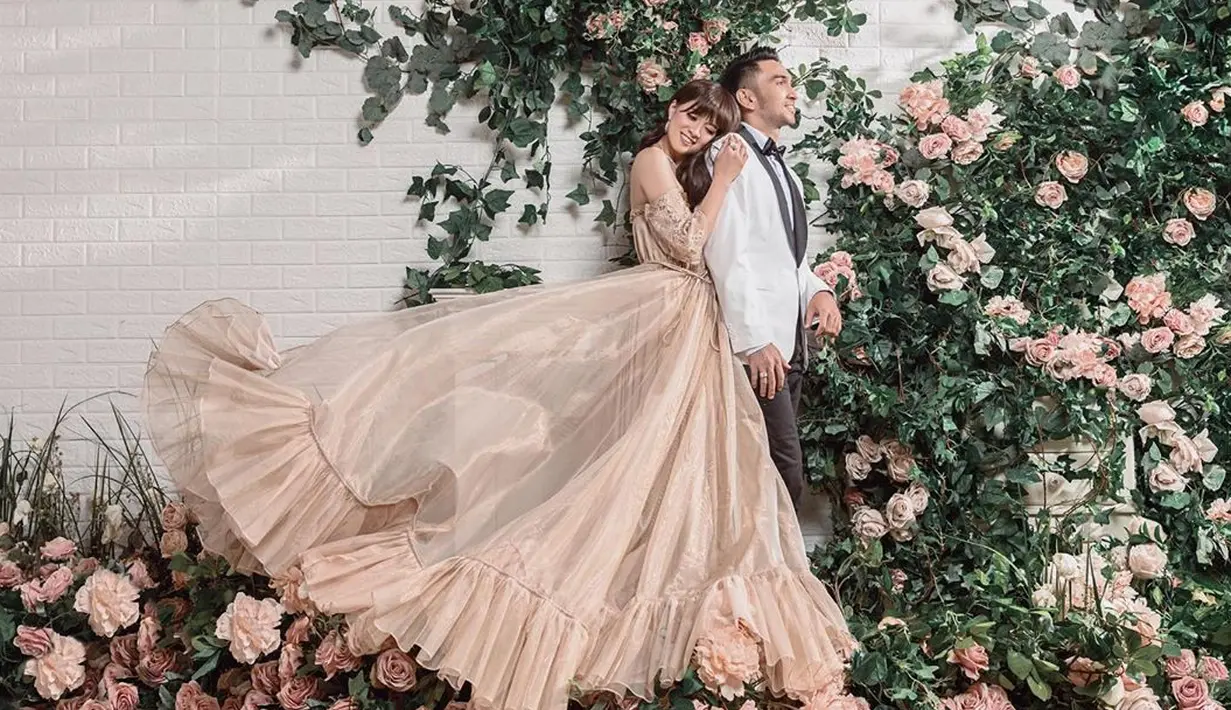 "Itu (Amec Aris) yang lagi deket sama aku. (Dekat) Sebulan lebih lah, kenalnya pas lagi photoshoot di rumah manajer aku. Deketnya baru sebulan, tapi kenalnya mah udah lama," kata Chika Jessica di bilangan Kapten Tendean, Jakarta Selatan, Senin (9/11/2020). (Instagram/chikajessica88)